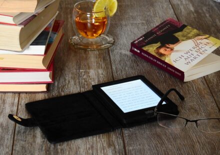 Craft Amazing Blogs That Hook Readers