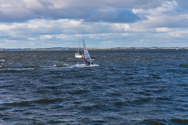 Advertisement for the original Windsurfer board