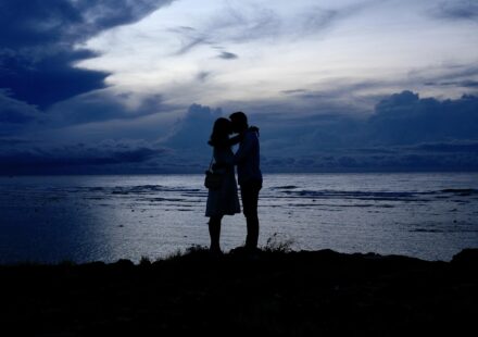 couple enjoying a unique date