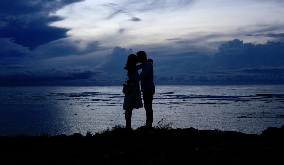 couple enjoying a unique date