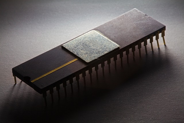 Futuristic nahttypen with integrated sensors