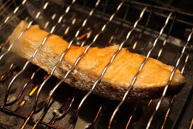 Grilled mackerel fillets with lemon wedges and herbs