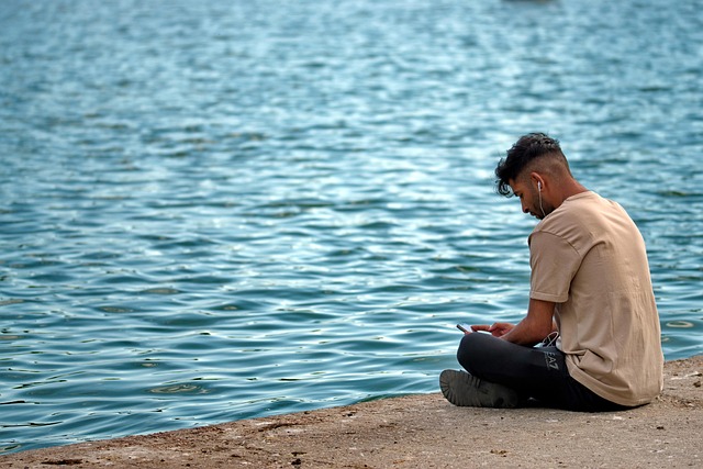 Illustration of a person actively listening with attentive body language