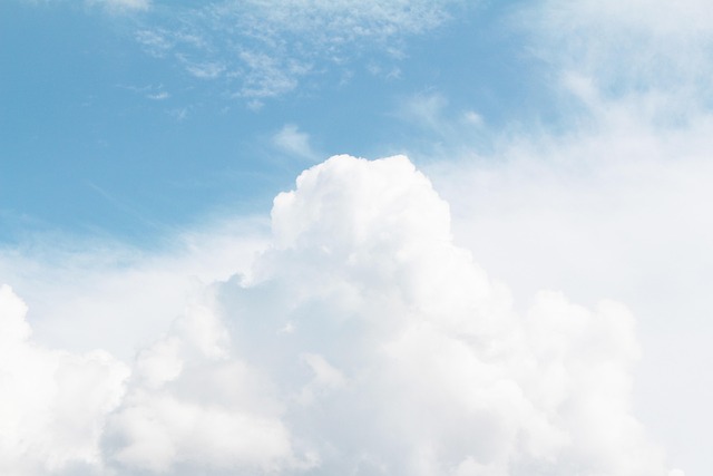 Screenshot of a 10-day weather forecast for Kettering showing temperature and precipitation icons.