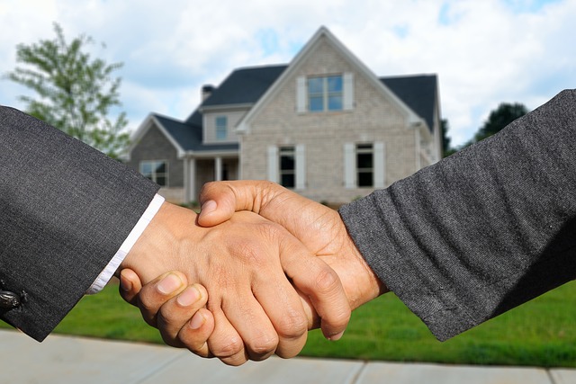 seller handing over property documents to estate agent