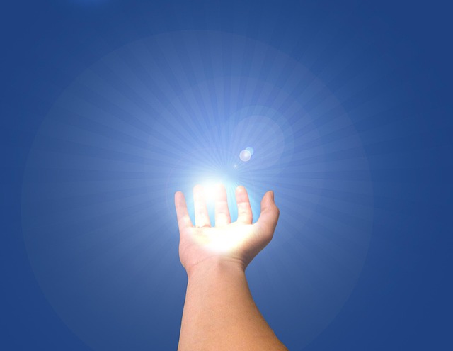 Symbolic image of a hand reaching out for help